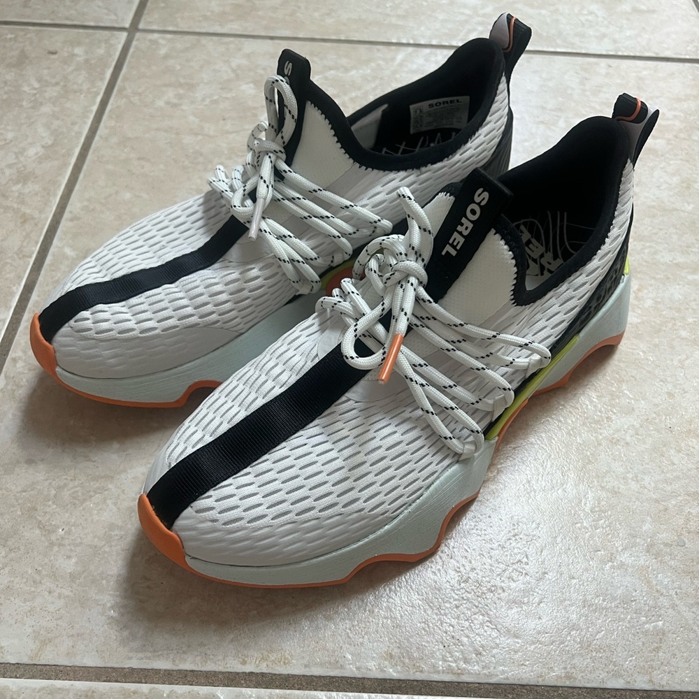 Sorel Kinetic Sneakers- worn for 2 hours